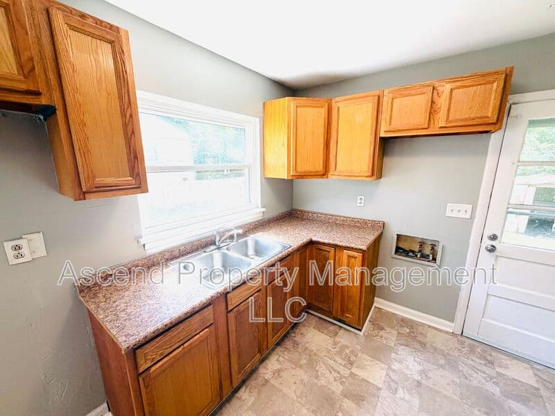Chattanooga House: 717 Caruthers Rd