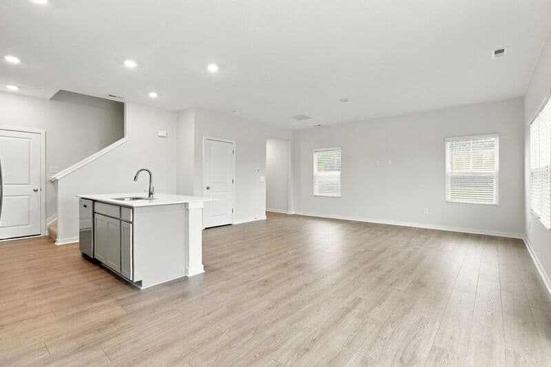 Columbus House: 6305 Marinelli Dr N