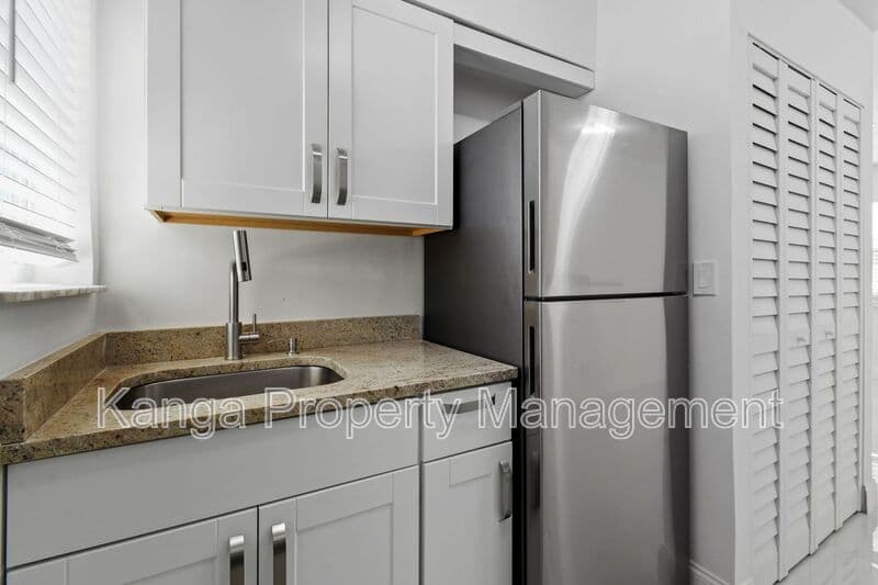 Riviera Beach Condo: 968 W 9th St