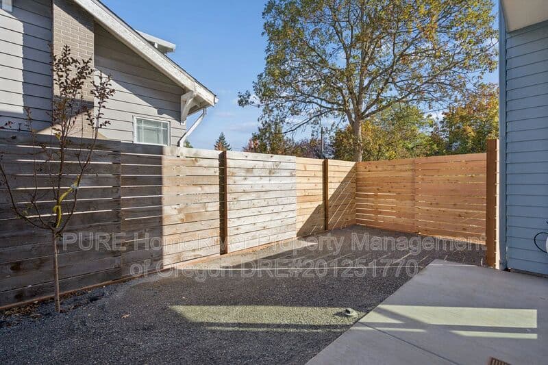 Portland Townhome: 2985 NE Emerson St