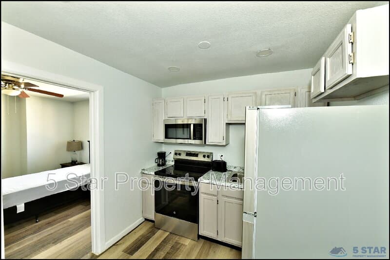 El Paso Condo: 6806 Alameda Ave