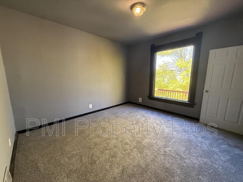 Milwaukee Condo: 3127 West Garfield Avenue