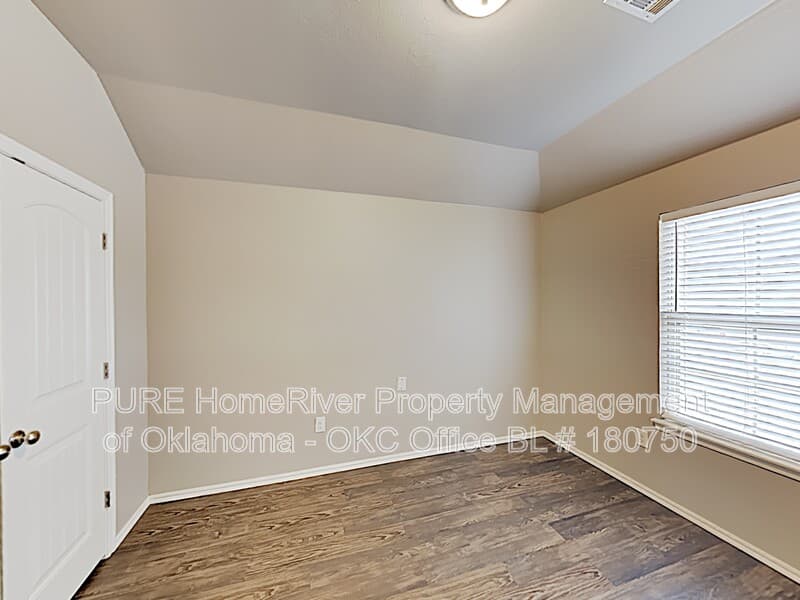 Yukon Condo: 11210 Coachmans Rd