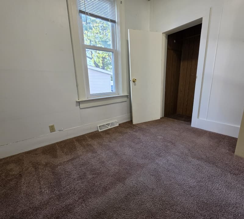 Oshkosh Condo: 632 Bay Shore Drive - Lower