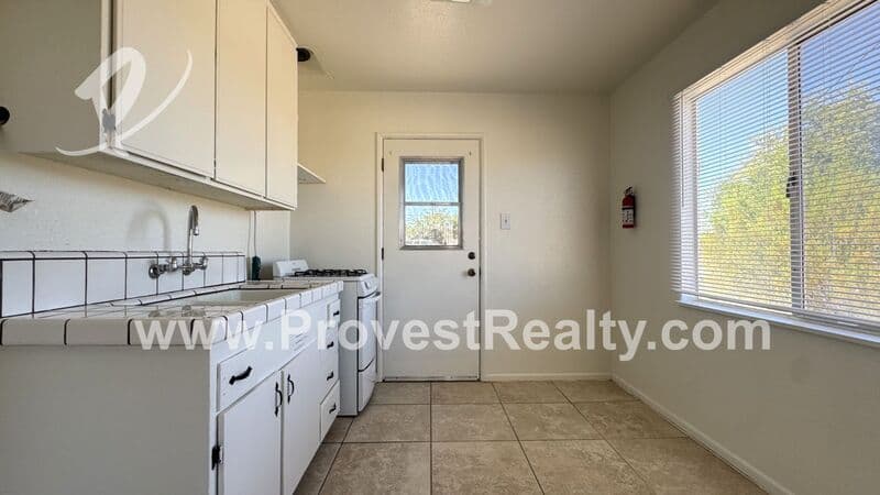 Apple Valley House: 18687 Highway 18