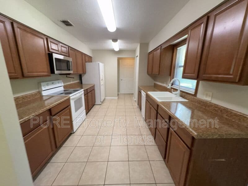 Summerfield House: 13606 SE 48th Court