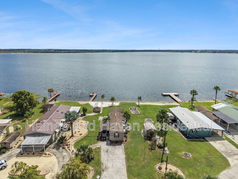 Haines City House: 3208 Lakeview Dr