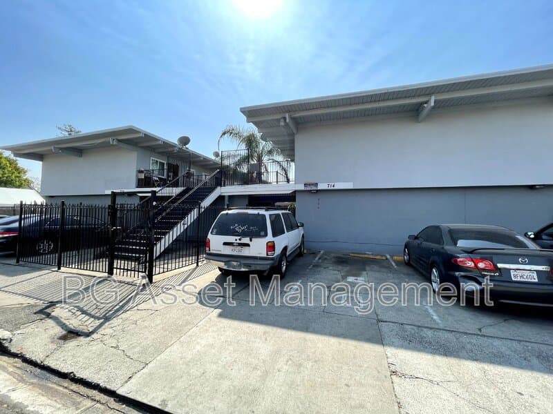 Sacramento Condo: 728 Darina Avenue