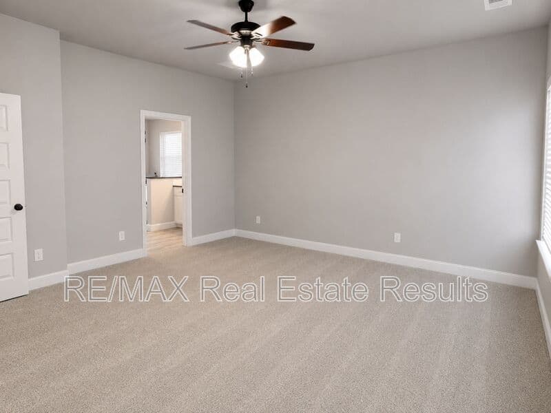 Bentonville House: 511 Melrose Pl