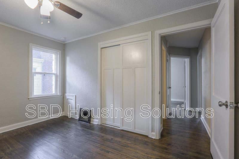 Independence House: 1007 S Noland Rd