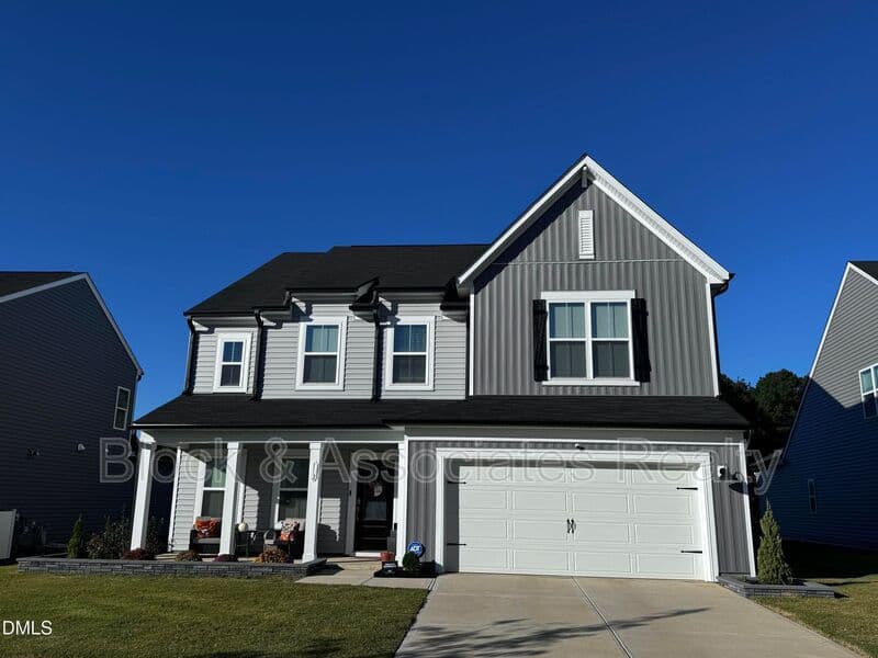 Clayton House: 112 Moonflower Lane