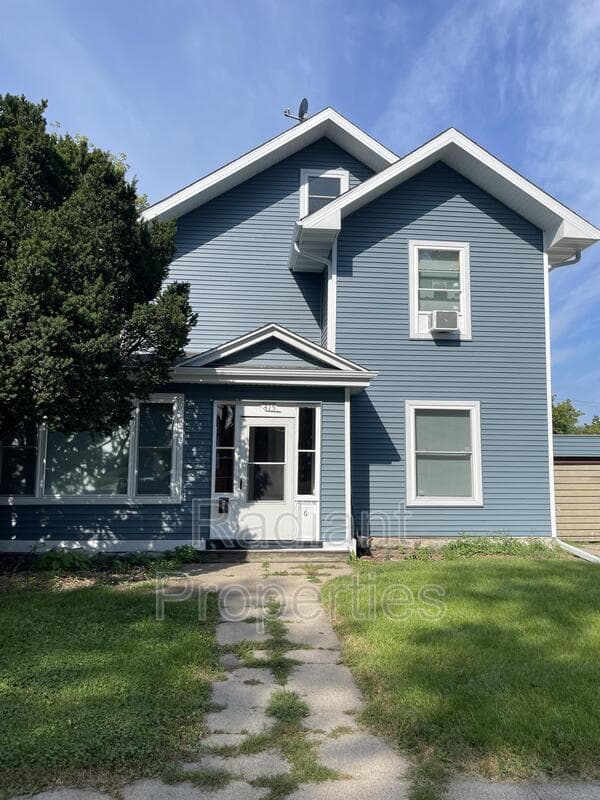 Boone House: 415 Boone St.