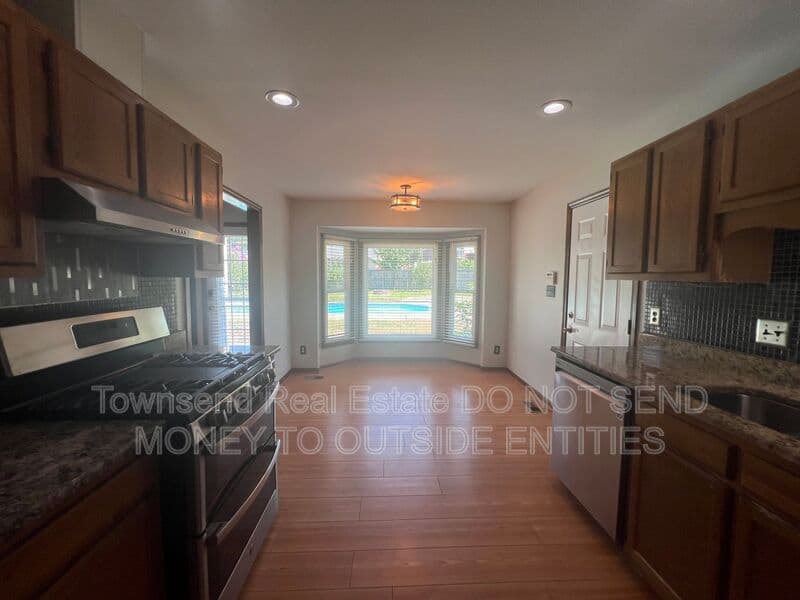 Fayetteville House: 6149 Lakeway Dr.