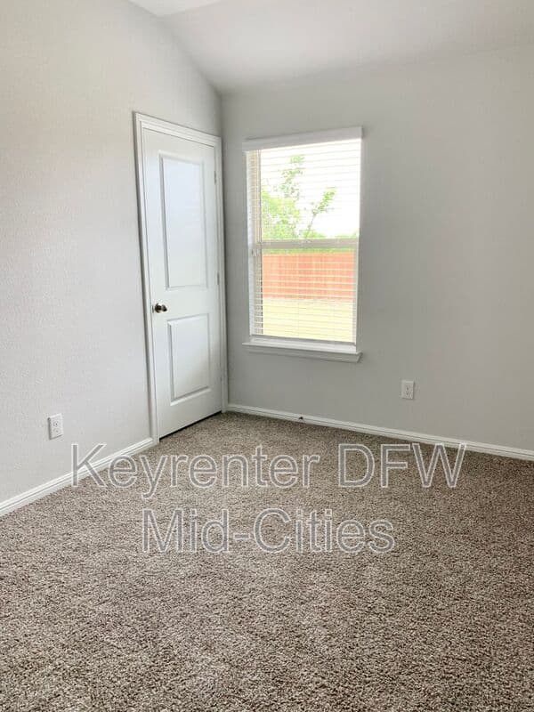Fort Worth House: 9001 High Stirrup Lane