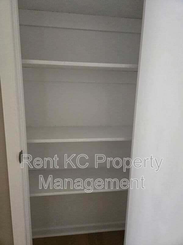 Smithville Condo: 208 W. Main Street