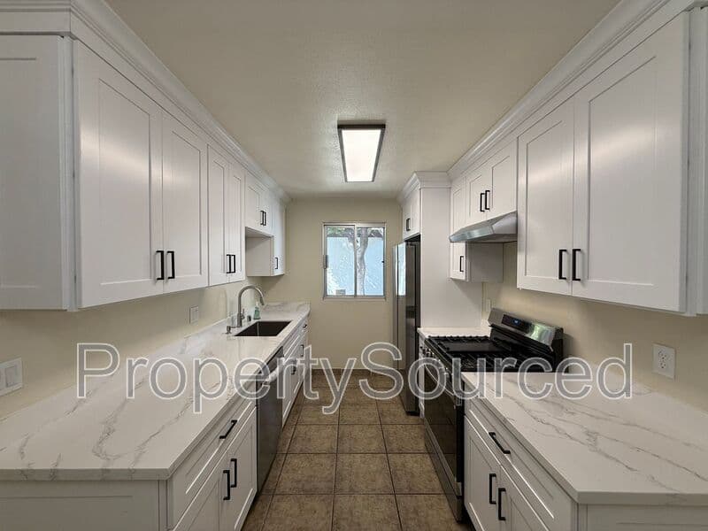Modesto House: 317 De Vega Ct