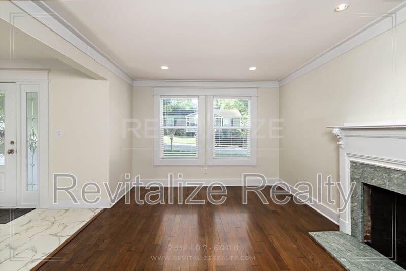 Mobile House: 80 Hathaway Rd N