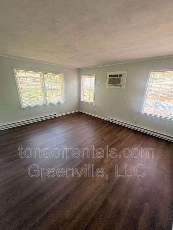 Spartanburg House: 293 Dogwood Club Road