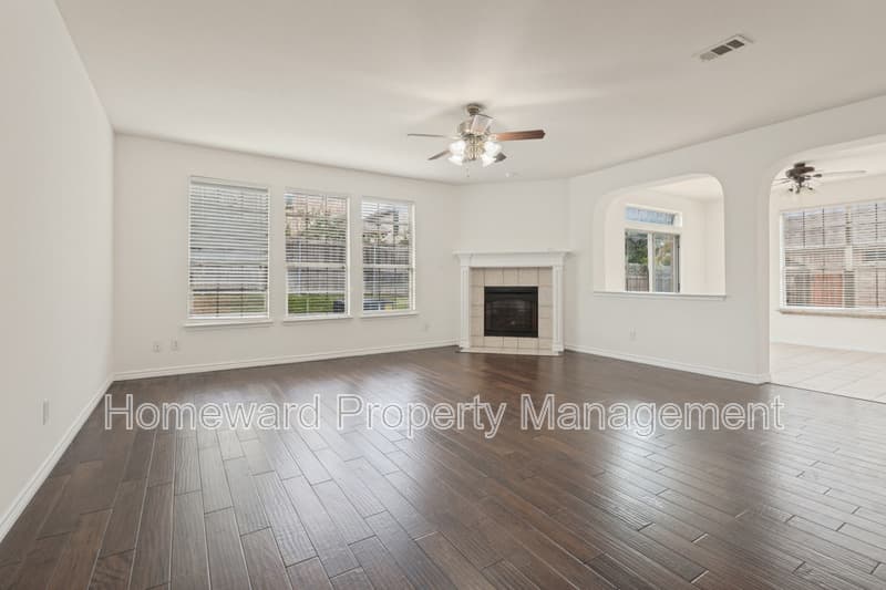Euless House: 307 Moonlight Drive