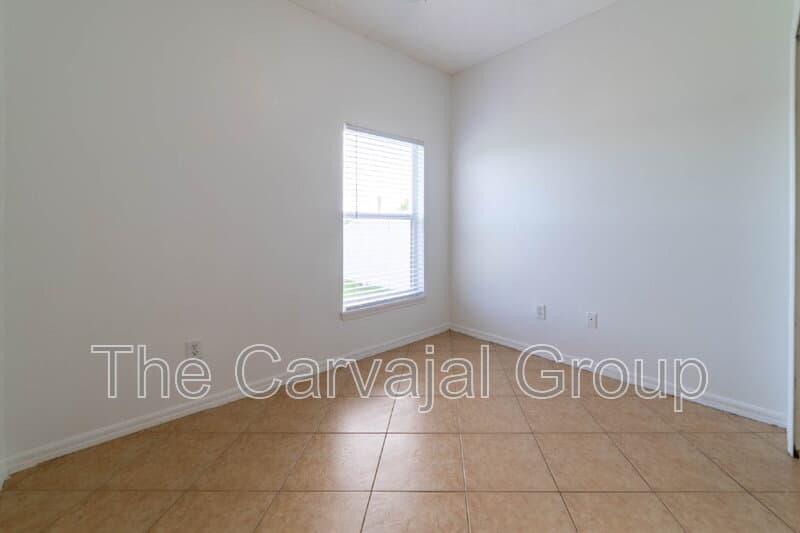 Orlando House: 4434 Waterside Pointe Cir