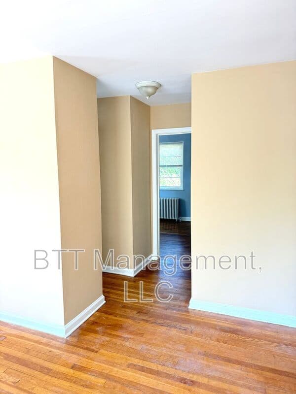 Brentwood Condo: 4013 38th St