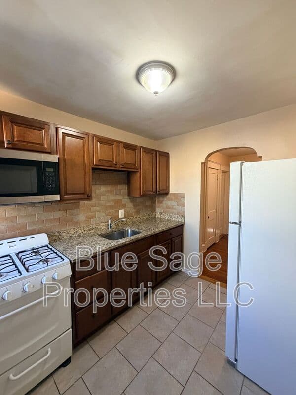 Upper Darby Condo: 244 Long Lane