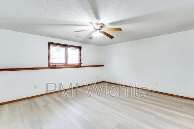 Wichita House: 6514 W Briarwood Ave