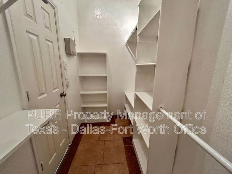 Fort Worth House: 321 Fossil Bridge Drive