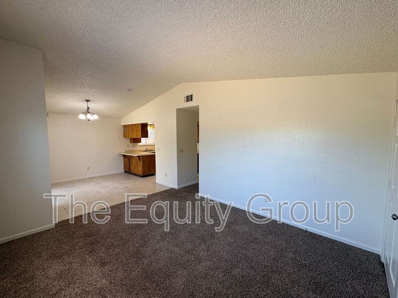 Visalia House: 244 East Prospect Avenue