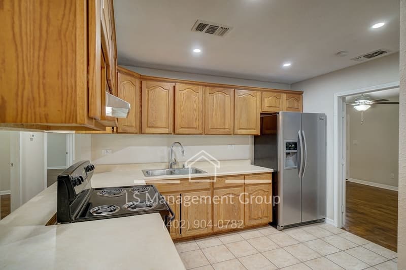 San Antonio House: 609 Taft Blvd,1