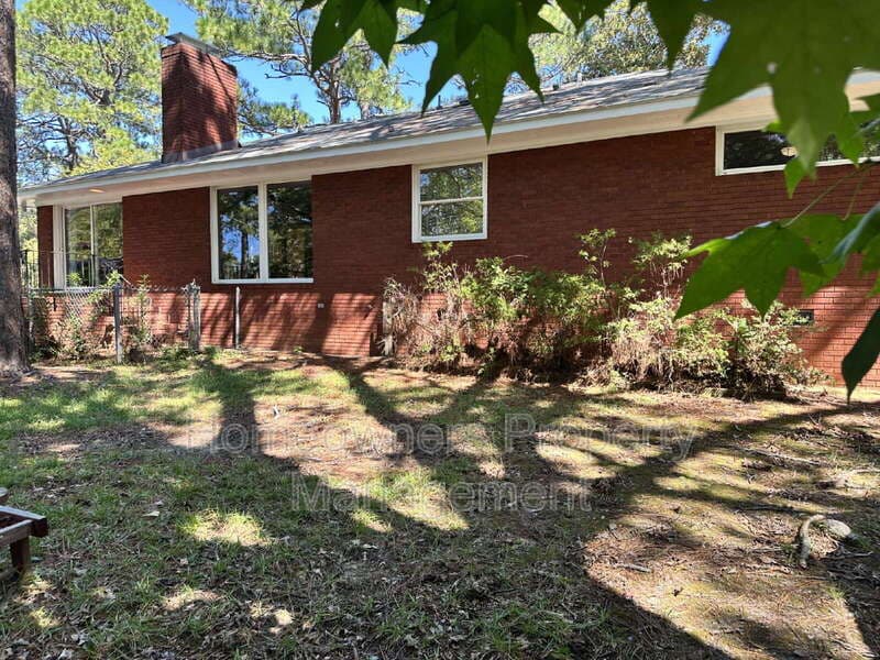 Fayetteville House: 314 Westview Drive