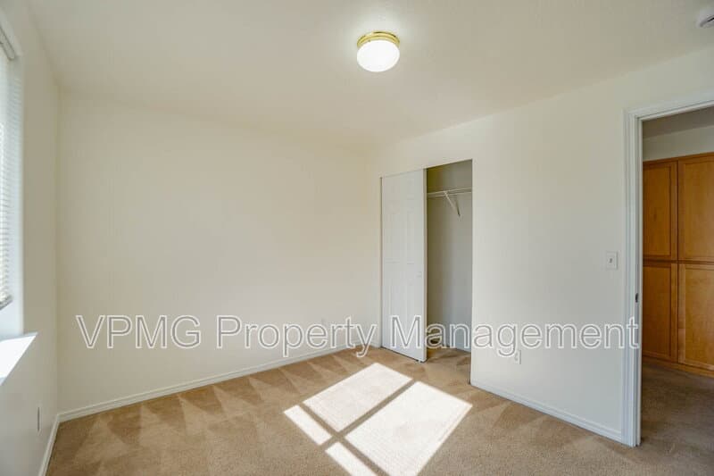 Vancouver House: 6402 NE 139th Ct
