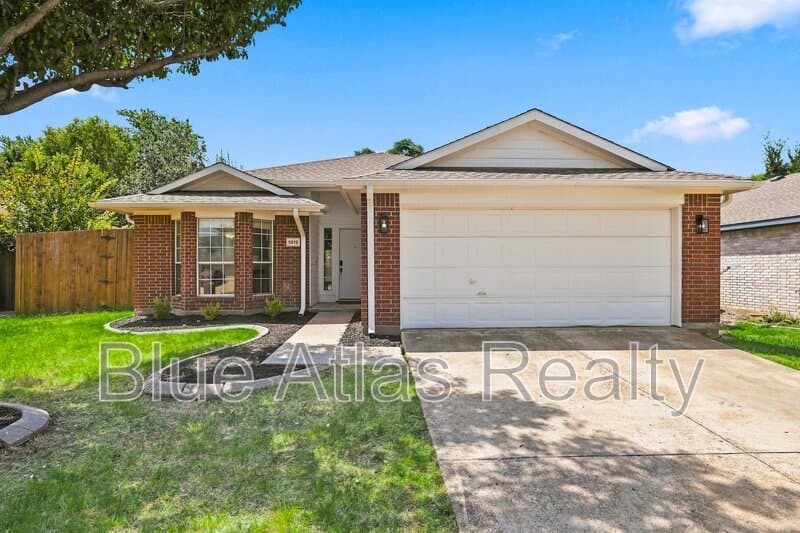 Little Elm House: 1012 Waterview Drive