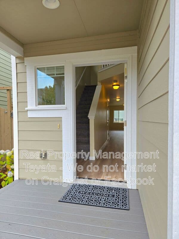 Bellingham House: 4741 Parker St