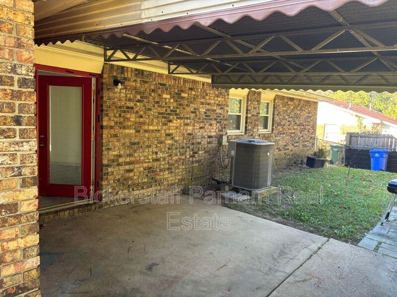 Columbus House: 4925 Foxfire Drive