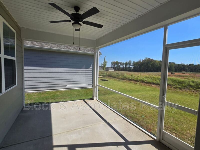 Jamestown House: 304 Sefton Drive