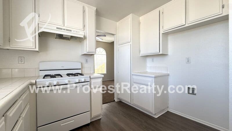 Victorville House: 14601 Pony Trail Rd