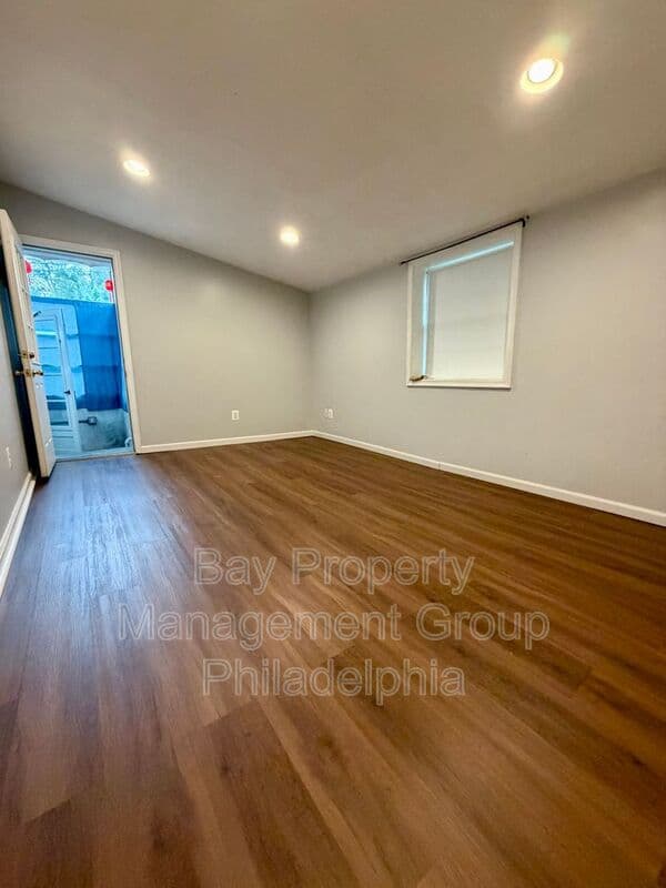Glenside House: 300 Winding Way
