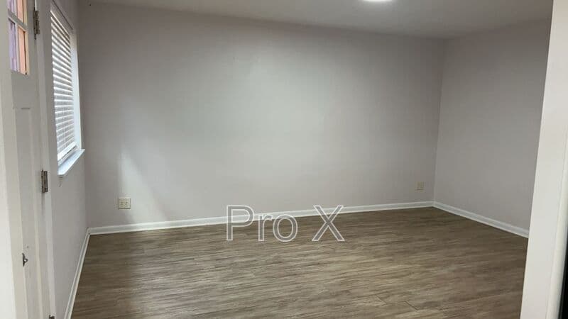 Fayetteville House: 210 S Hill Ave