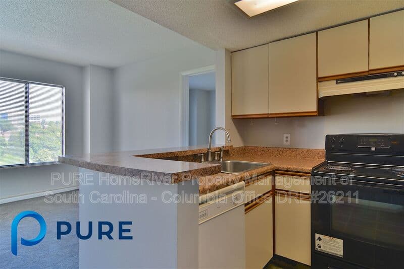 Columbia House: 1600 Park Cir