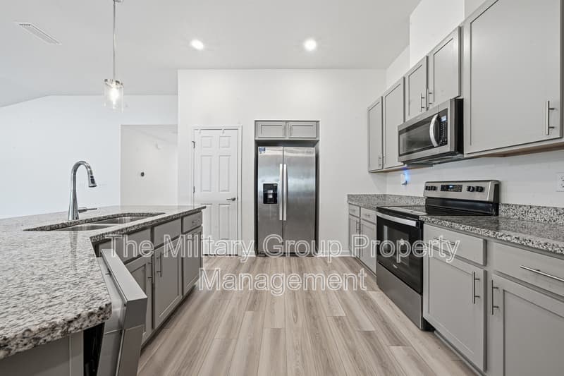 Jacksonville House: 6506 Sandler Lakes Drive