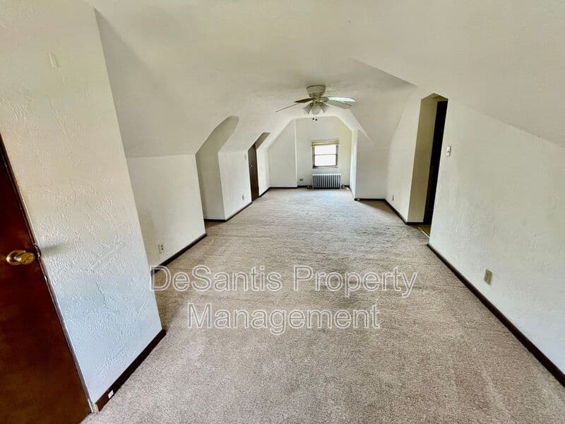 Pittsburgh House: 6 Emerson 3rd floor