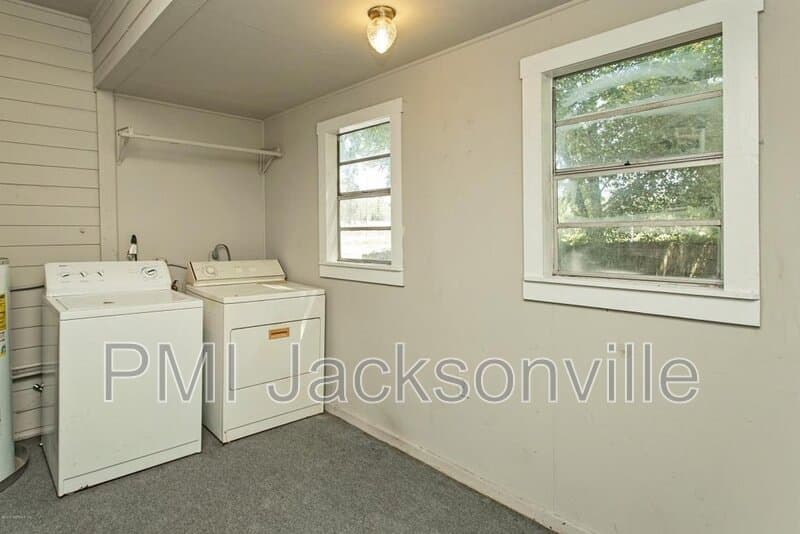 Jacksonville House: 1211 Hollywood Ave
