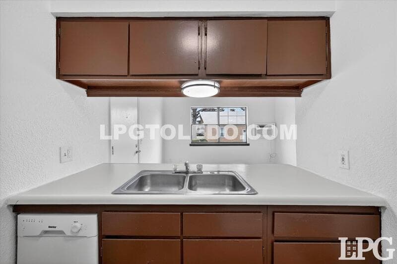 Toledo Condo: 1220 Bedford Woods Dr.-16