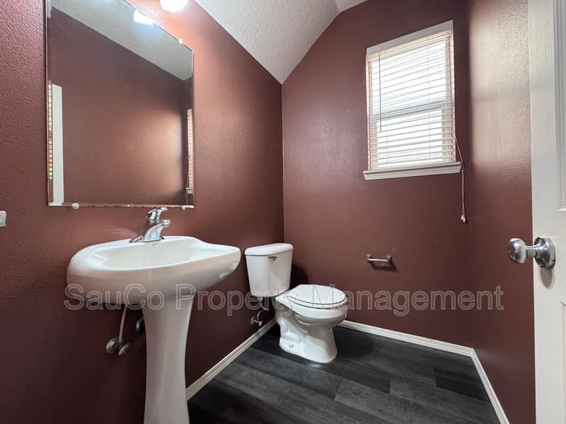 Hillsboro House: 948 SE Elina Ave