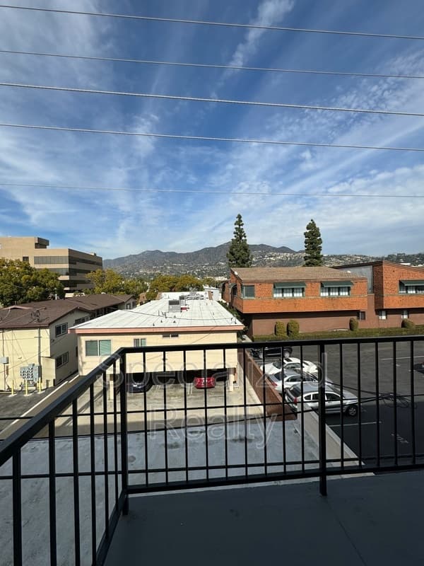 Glendale Condo: 409 Burchett Street
