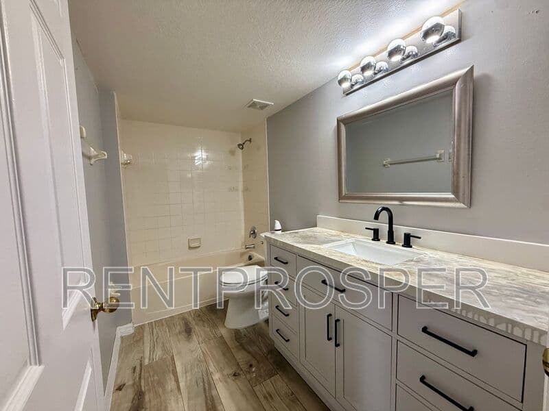 Kissimmee House: 677 Elbridge Dr
