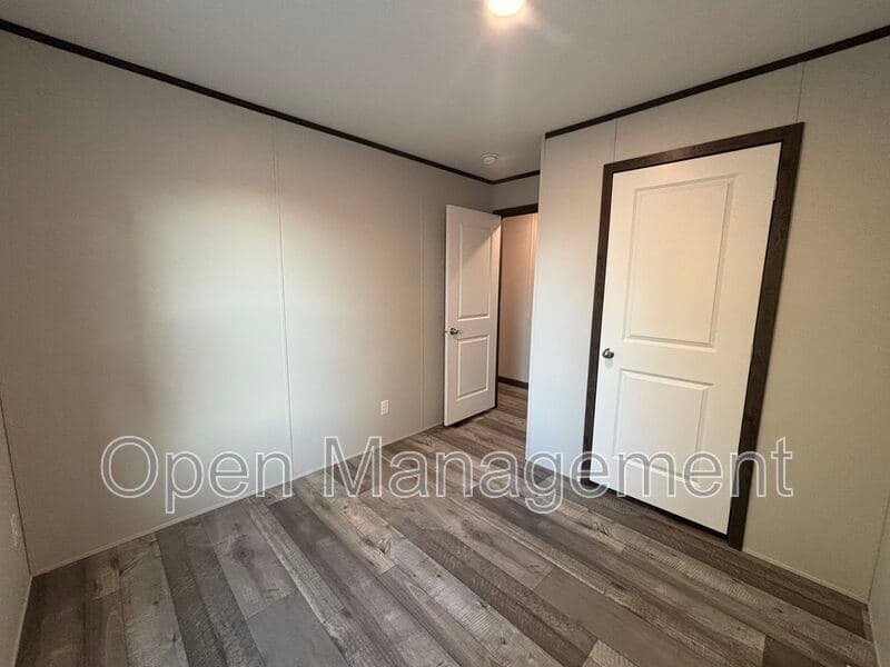 Bismarck House: 725 S 12th St