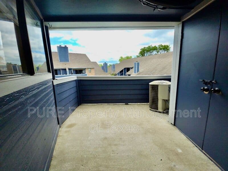 Austin Condo: 2500 Burleson Rd