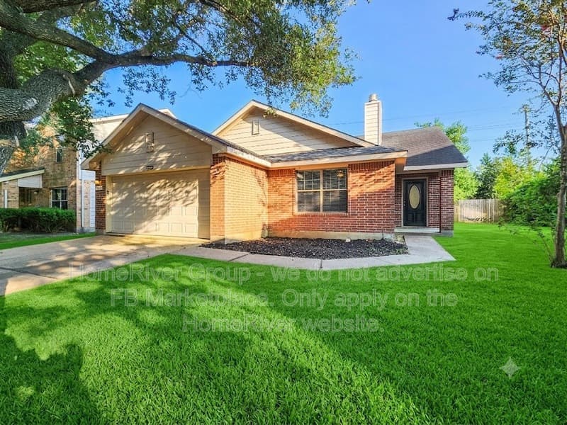 Baytown House: 10606 Gold Finch Rd